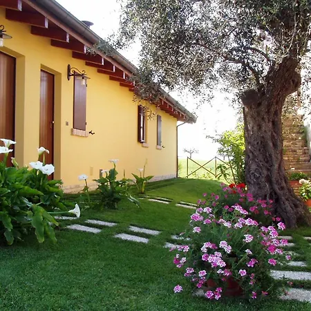 مزرعة للإقامة Tenuta Santa Maria
