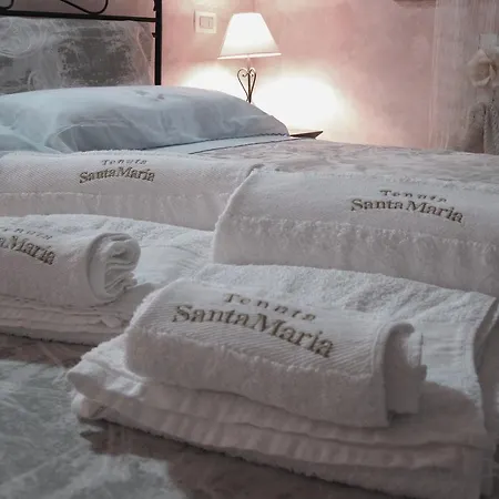 مزرعة للإقامة Tenuta Santa Maria