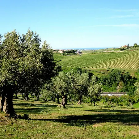 مزرعة للإقامة Tenuta Santa Maria